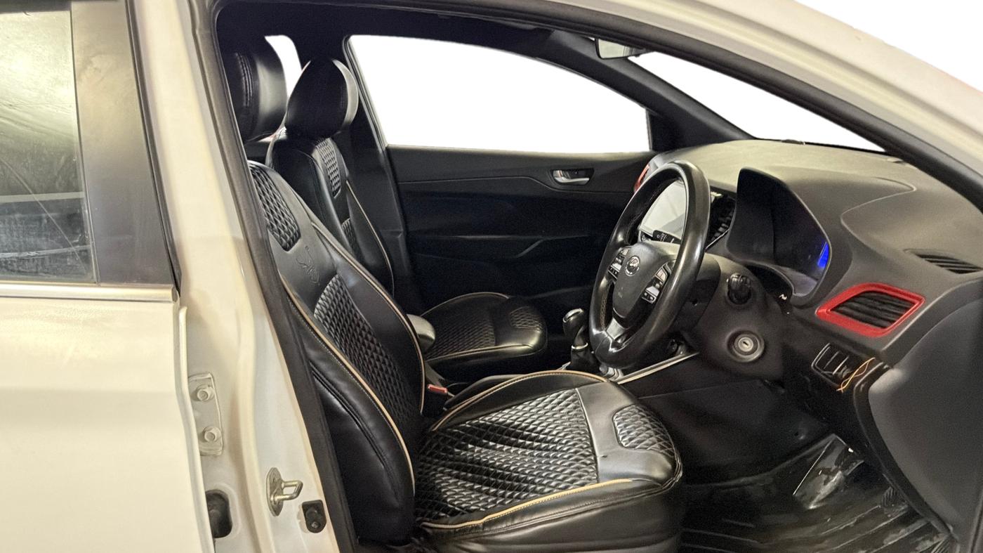 2019 Hyundai Verna 1.4 EX PETROL, Petrol, Manual, 60,690 km, Right Side Front Door Cabin