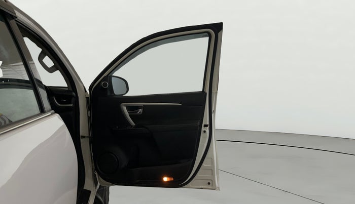 2018 Toyota Fortuner 2.8 4X2 MT, Diesel, Manual, 1,58,246 km, RHS Front Door