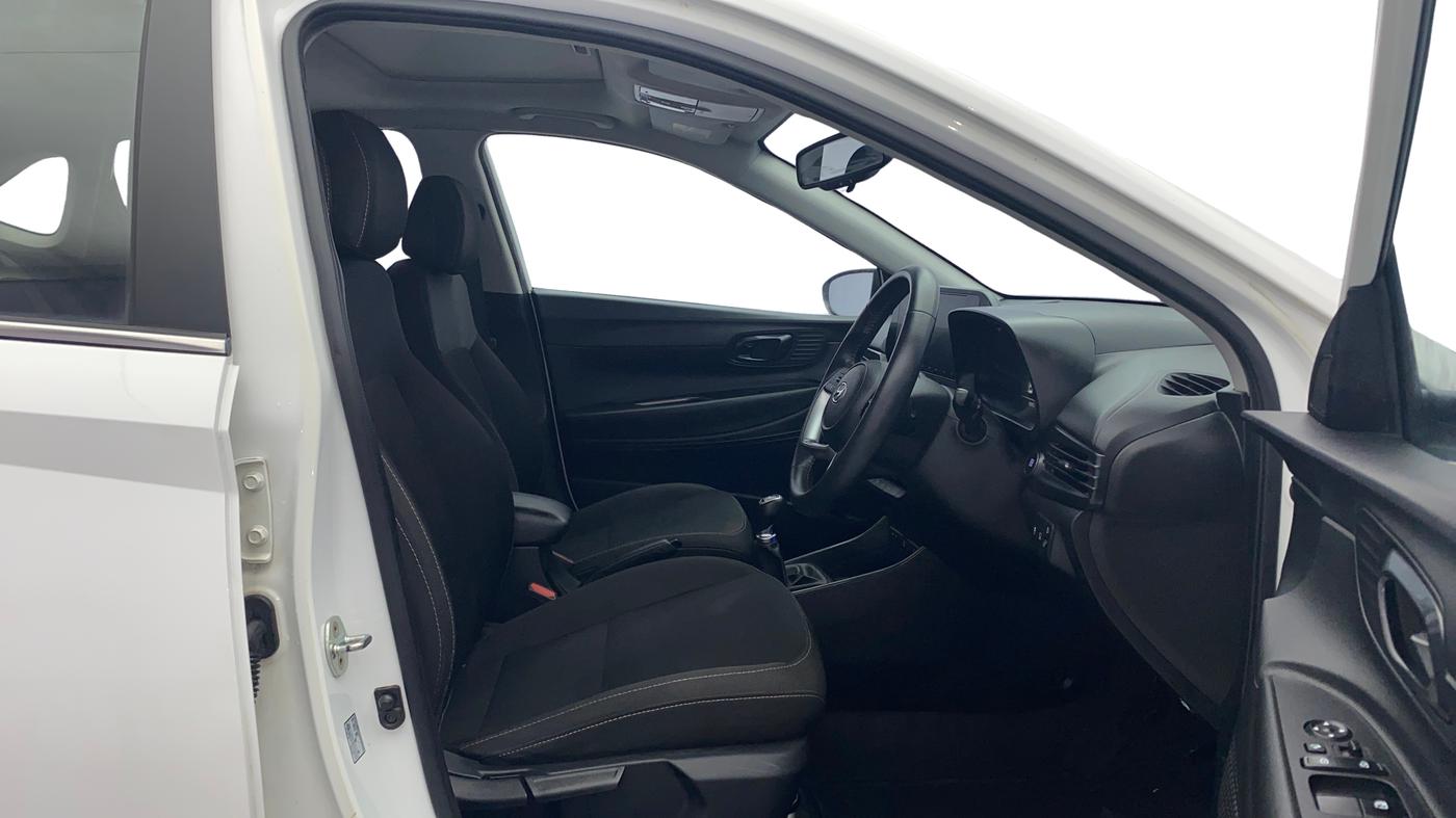 2022 Hyundai NEW I20 ASTA (O) 1.2 MT, Petrol, Manual, 23,071 km, Right Side Front Door Cabin