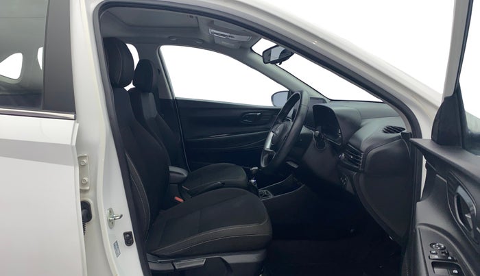 2022 Hyundai NEW I20 ASTA (O) 1.2 MT, Petrol, Manual, 23,071 km, Right Side Front Door Cabin