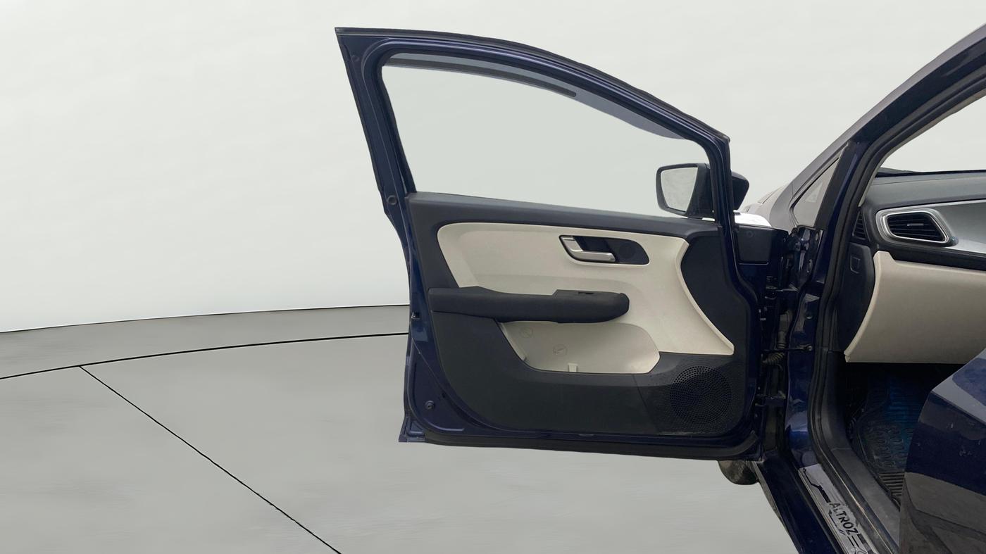 2023 Tata ALTROZ XZ + SUNROOF, Petrol, Manual, 31,000 km, LHS Front Door