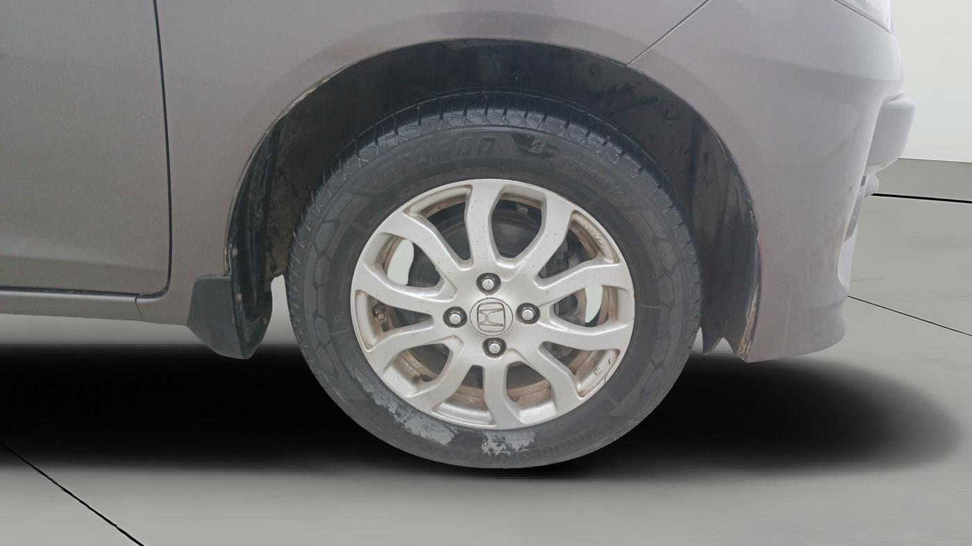 2015 Honda Amaze 1.2L I-VTEC VX, Petrol, Manual, 1,23,697 km, Right Front Wheel