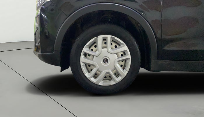 2022 Mahindra XUV300 W4 1.2 PETROL, Petrol, Manual, 26,197 km, Left Front Wheel