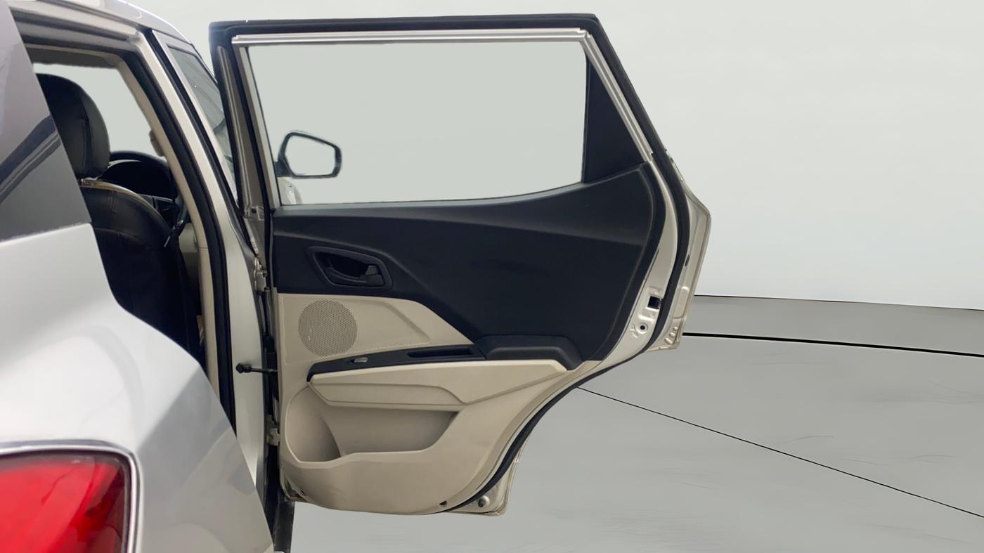 2019 Mahindra XUV300 W4 1.2 PETROL, Petrol, Manual, 76,449 km, RHS Rear Door