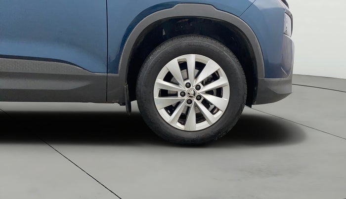 2025 Skoda Kylaq Signature, Petrol, Manual, 6,138 km, Right Front Wheel