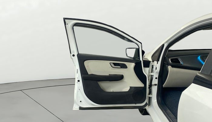 2025 Tata ALTROZ XZ Plus (S) Lux CNG , CNG, Manual, 2,833 km, LHS Front Door