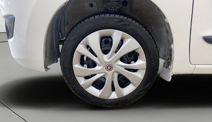 2016 Maruti Wagon R 1.0 VXI, Petrol, Manual, 1,11,054 km, Left Front Wheel