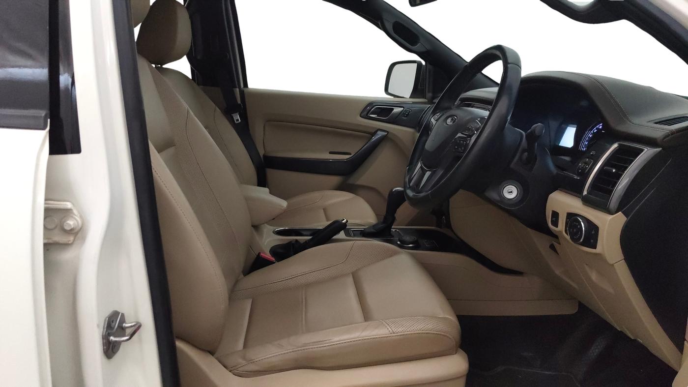 2017 Ford Endeavour TITANIUM 3.2 4X4 AT, Diesel, Automatic, 86,194 km, Right Side Front Door Cabin