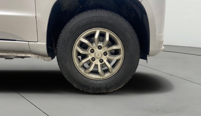 2018 Mahindra TUV300 T8, Diesel, Manual, 1,16,362 km, Right Front Wheel