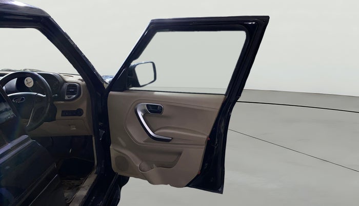 2022 Mahindra BOLERO NEO N10 R, Diesel, Manual, 1,14,913 km, RHS Front Door