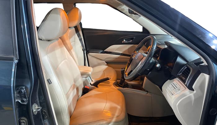 2021 Mahindra XUV300 W8 (O) 1.2 PETROL, Petrol, Manual, 93,983 km, Right Side Front Door Cabin