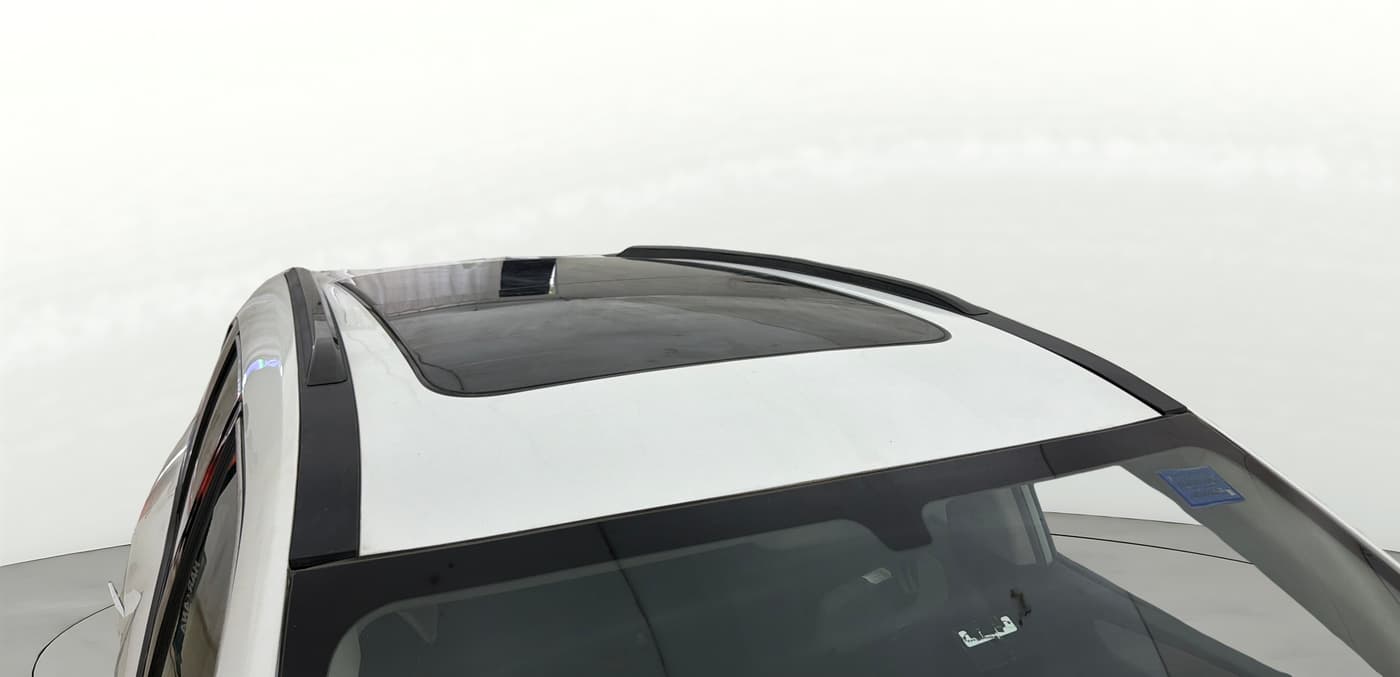2022 Mahindra XUV700 AX 5 P MT 7 STR, Petrol, Manual, 40,573 km, Roof