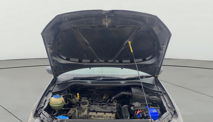 2016 Volkswagen Polo COMFORTLINE 1.2L, Petrol, Manual, 73,493 km, Open Bonet