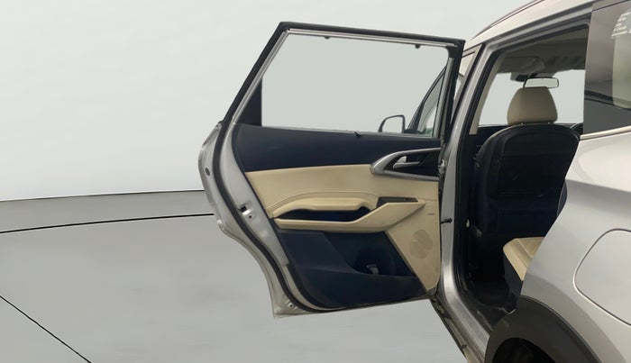 2022 KIA CARENS LUXURY PLUS 1.4 PETROL 7 STR, Petrol, Manual, 29,070 km, LHS Rear Door