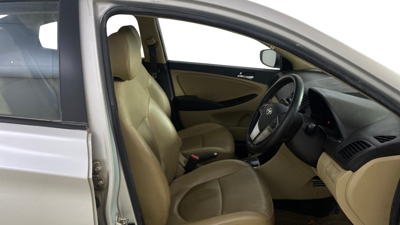 2013 Hyundai Verna FLUIDIC 1.6 VTVT SX AT, Petrol, Automatic, 52,115 km, Right Side Front Door Cabin