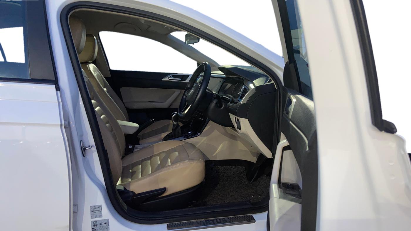 2022 Volkswagen VIRTUS HIGHLINE TSI 1.0 MT, Petrol, Manual, 79,865 km, Right Side Front Door Cabin