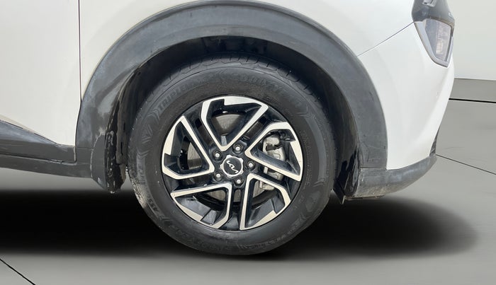 2023 KIA CARENS  PRESTIGE PLUS 1.5 TURBO PETROL DCT 7 STR, Petrol, Automatic, 1,09,018 km, Right Front Wheel