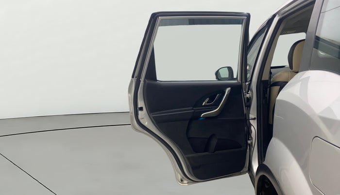 2020 Mahindra XUV500 W9, Diesel, Manual, 95,540 km, LHS Rear Door