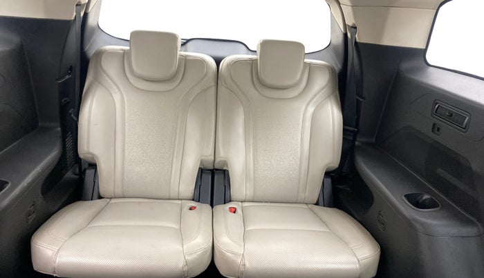 2022 Mahindra XUV700 AX 7 D AT AWD 7 STR, Diesel, Automatic, 1,18,927 km, Third Seat Row ( optional )