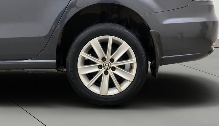 2017 Volkswagen Vento HIGHLINE PETROL AT, Petrol, Automatic, 50,303 km, Left Rear Wheel