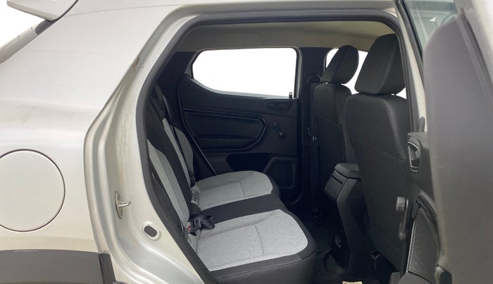 2024 Renault Kiger RXE MT, Petrol, Manual, 677 km, Right Side Rear Door Cabin