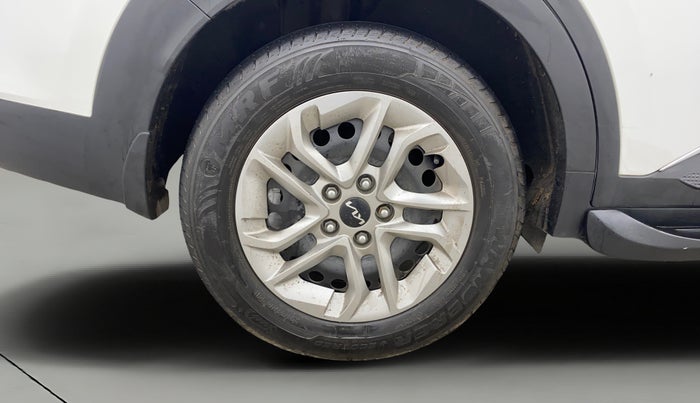 2023 KIA CARENS  PRESTIGE 1.5 TURBO PETROL IMT 7 STR , Petrol, Manual, 25,067 km, Right Rear Wheel