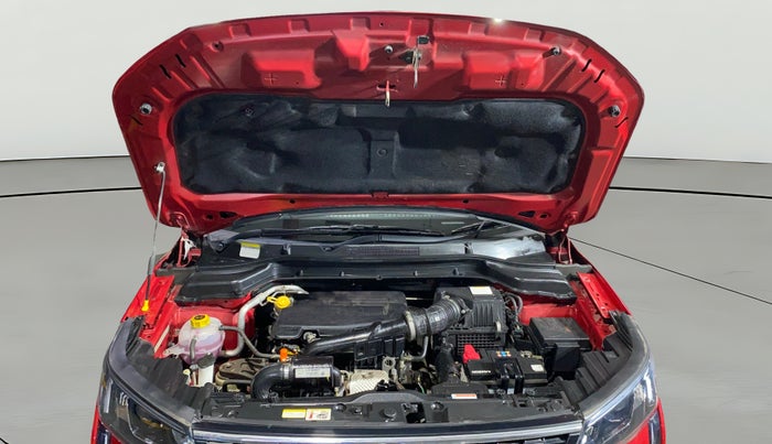 2021 Mahindra XUV300 W8(O) 1.2 PETROL DUAL TONE, Petrol, Manual, 5,206 km, Open Bonet