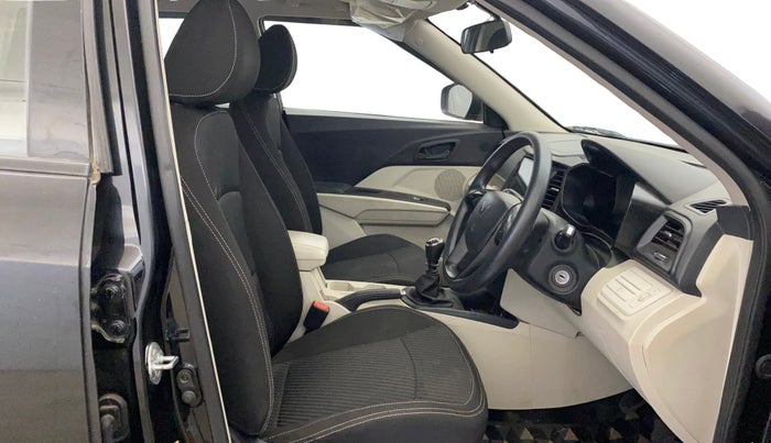 2023 Mahindra XUV300 W4 1.2 PETROL, Petrol, Manual, 24,358 km, Right Side Front Door Cabin
