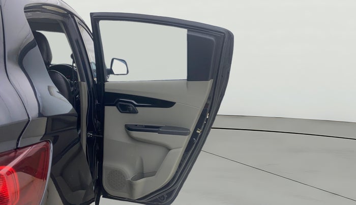 2016 Mahindra Kuv100 K6 5 STR, Petrol, Manual, 84,140 km, RHS Rear Door