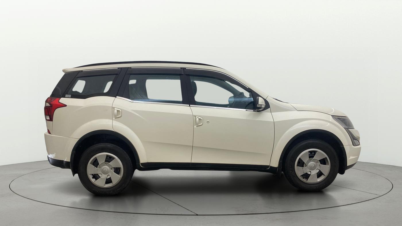 2020 Mahindra XUV500 W7, Diesel, Manual, 62,010 km, Right Side View