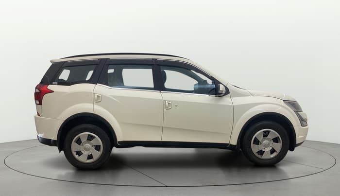 2020 Mahindra XUV500 W7, Diesel, Manual, 61,904 km, Right Side View