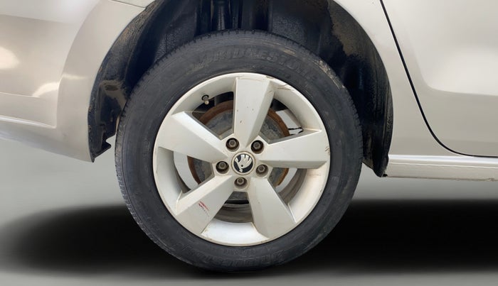 2015 Skoda Rapid AMBITION 1.6 MPI MT, Petrol, Manual, 90,252 km, Right Rear Wheel