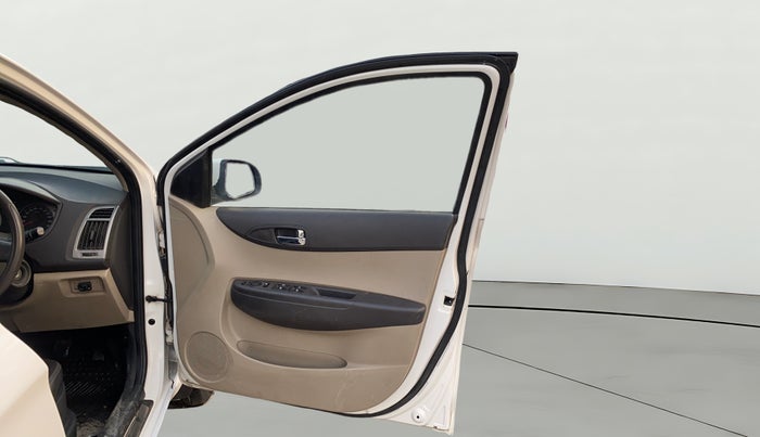 2014 Hyundai i20 MAGNA (O) 1.2, CNG, Manual, 1,16,327 km, RHS Front Door