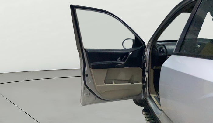 2017 Mahindra XUV500 W6, Diesel, Manual, 94,851 km, LHS Front Door