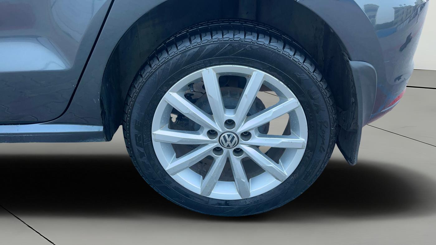 2017 Volkswagen Polo HIGHLINE PLUS 1.2(16 ALLOY, Petrol, Manual, 84,147 km, Left Rear Wheel