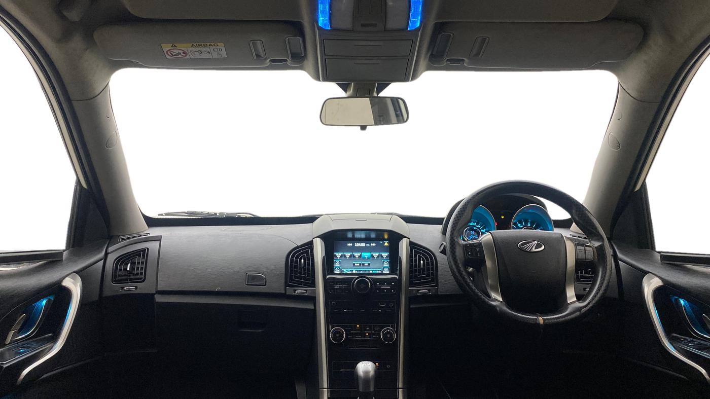 2019 Mahindra XUV500 W7, Diesel, Manual, 1,40,404 km, Dashboard