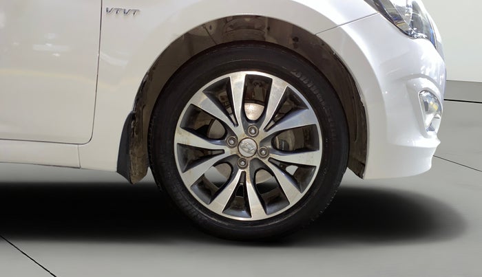 2017 Hyundai Verna 1.6 VTVT SX (O) AT, Petrol, Automatic, 25,039 km, Right Front Wheel