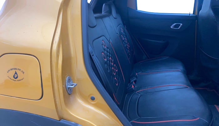 2022 Renault Kwid CLIMBER MT 1.0, Petrol, Manual, 14,492 km, Right Side Rear Door Cabin