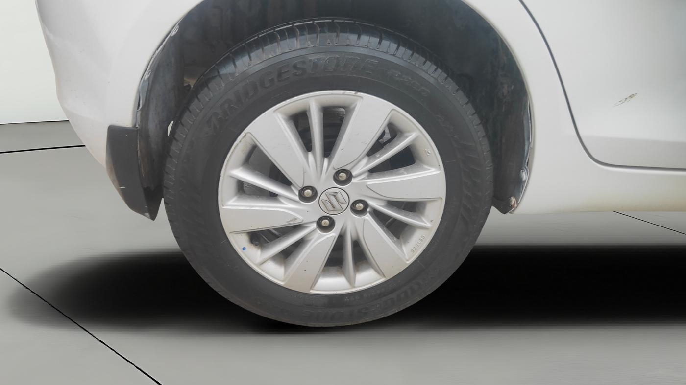 2015 Maruti Swift ZXI, Petrol, Manual, 68,575 km, Right Rear Wheel