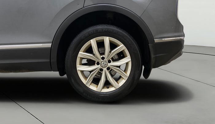 2018 Volkswagen TIGUAN HIGHLINE TDI AT, Diesel, Automatic, 1,41,504 km, Left Rear Wheel