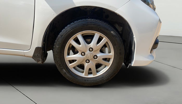 2017 Honda Brio VX MT, Petrol, Manual, 1,01,621 km, Right Front Wheel