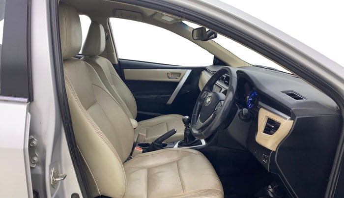 2014 Toyota Corolla Altis GL PETROL, Petrol, Manual, 1,32,247 km, Right Side Front Door Cabin
