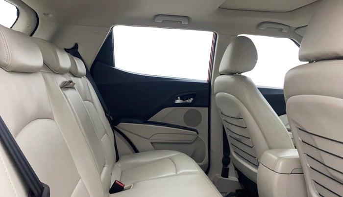 2021 Mahindra XUV300 W8 (O) 1.2 PETROL, Petrol, Manual, 55,687 km, Right Side Rear Door Cabin