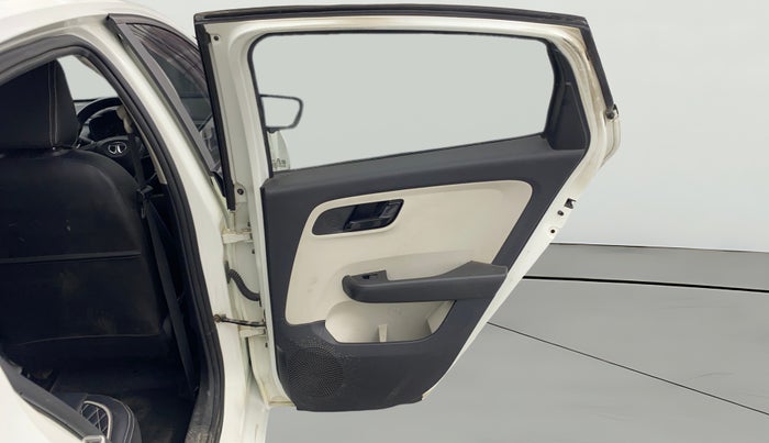 2023 Tata ALTROZ XM PLUS SUNROOF, Petrol, Manual, 53,155 km, RHS Rear Door