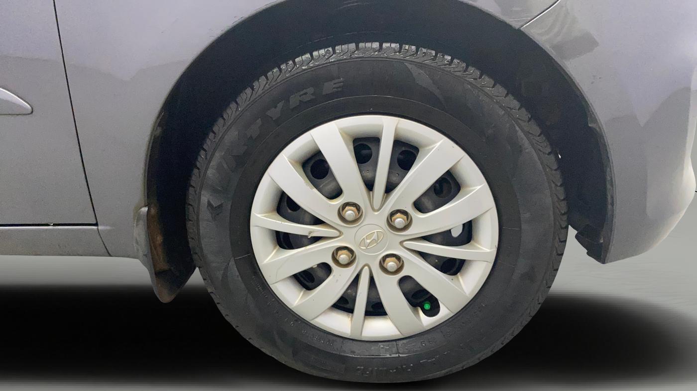 2013 Hyundai i10 SPORTZ 1.2, Petrol, Manual, 1,15,573 km, Right Front Wheel