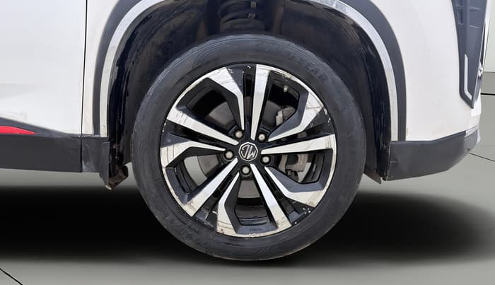 2023 MG HECTOR SHARP PRO 1.5 PETROL TURBO CVT PETROL, Petrol, Automatic, 34,830 km, Right Front Wheel