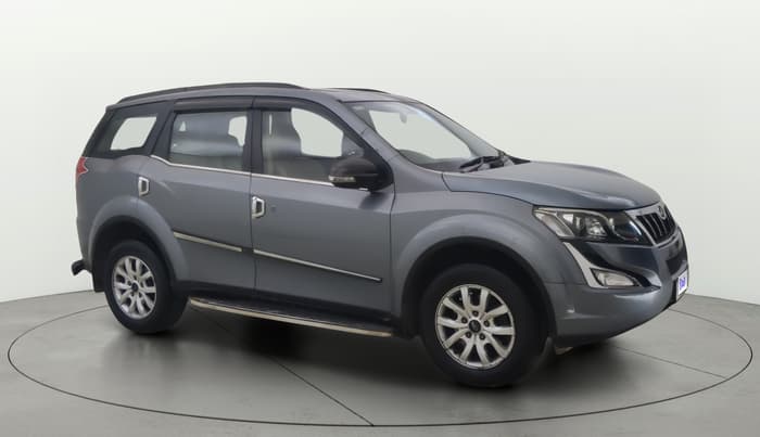 2015 Mahindra XUV500 W10, Diesel, Manual, 1,39,711 km, Right Front Diagonal