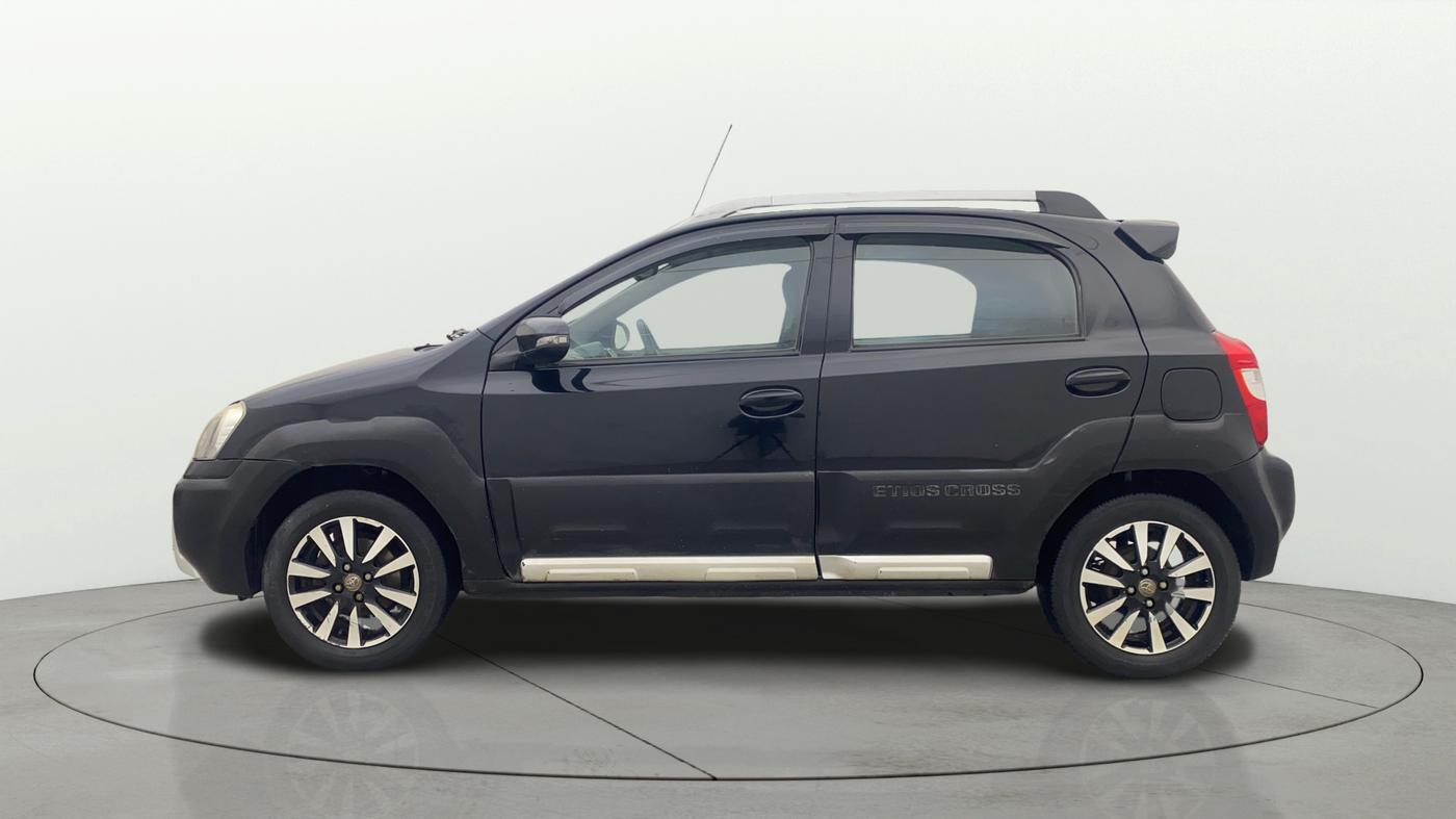 2015 Toyota Etios CROSS 1.2 G, Petrol, Manual, 81,910 km, Left Side