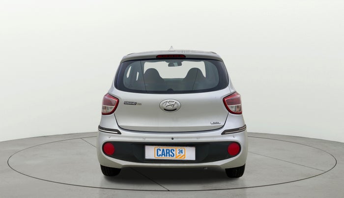 2017 Hyundai Grand i10 MAGNA AT 1.2 KAPPA VTVT, Petrol, Automatic, 27,080 km, Back/Rear