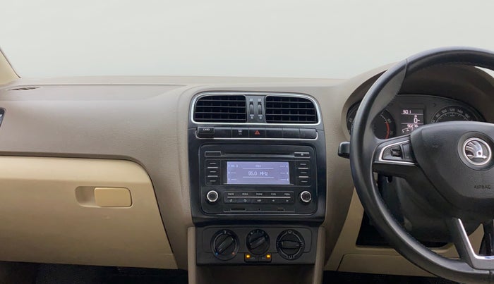 2015 Skoda Rapid AMBITION 1.6 MPI MT, Petrol, Manual, 90,252 km, Air Conditioner